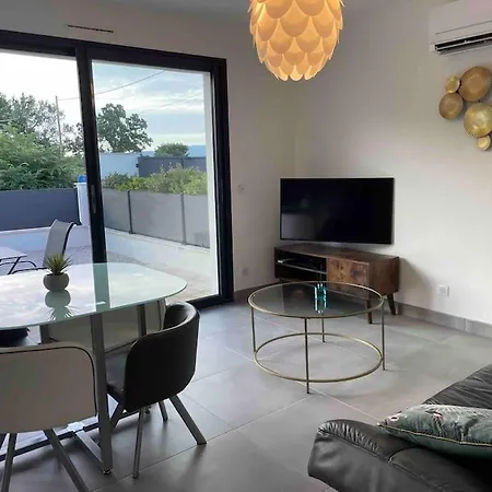 Logement Le Puy Sainte Reparade Exterior photo